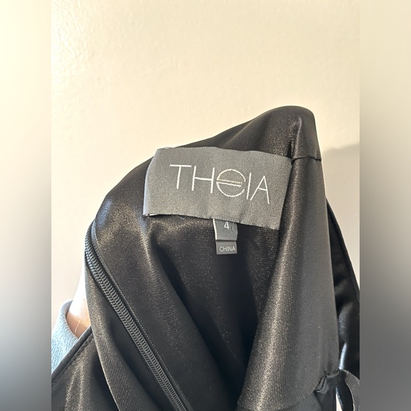 Beautiful THEIA Couture size 4 mini dress! - Picture 6 of 6